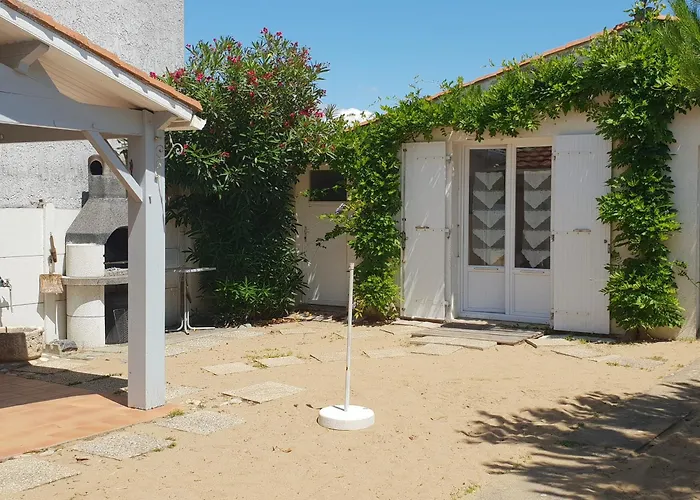 Maison De Charme Rénovée, Proche Et Commerces - Fr-1-476-76 *