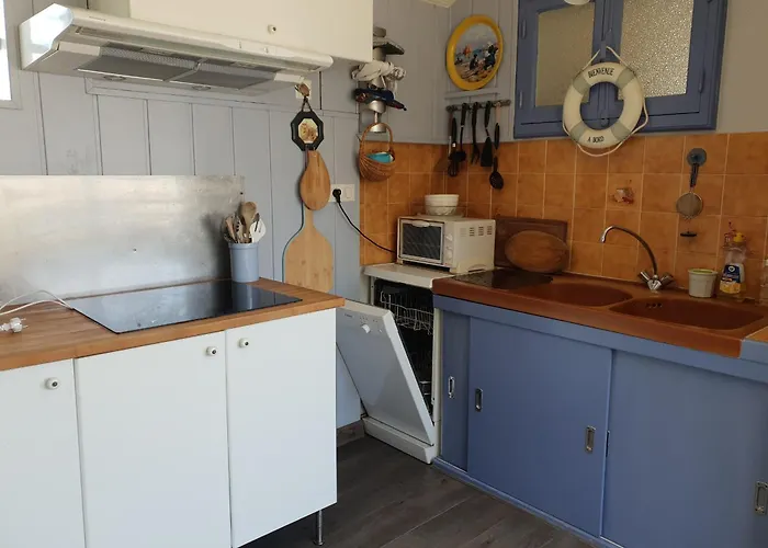 Maison De Charme Rénovée, Proche Et Commerces - Fr-1-476-76 *