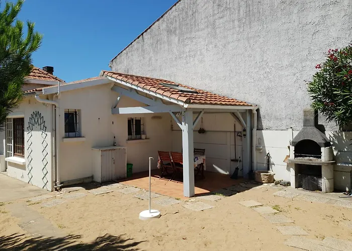 Maison De Charme Rénovée, Proche Et Commerces - Fr-1-476-76 *